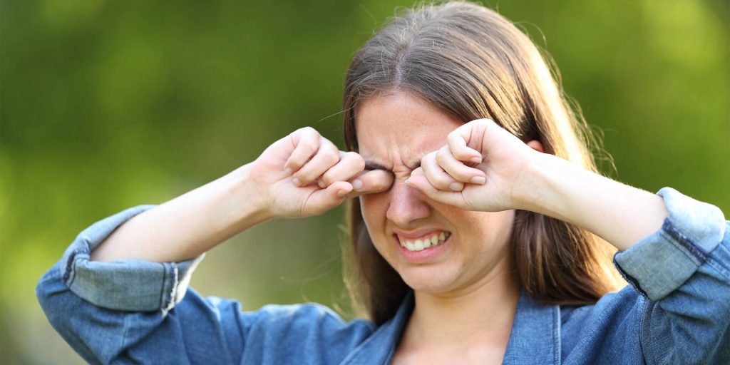 Alergia s nádchou a kontaktné šošovky spolu neladia